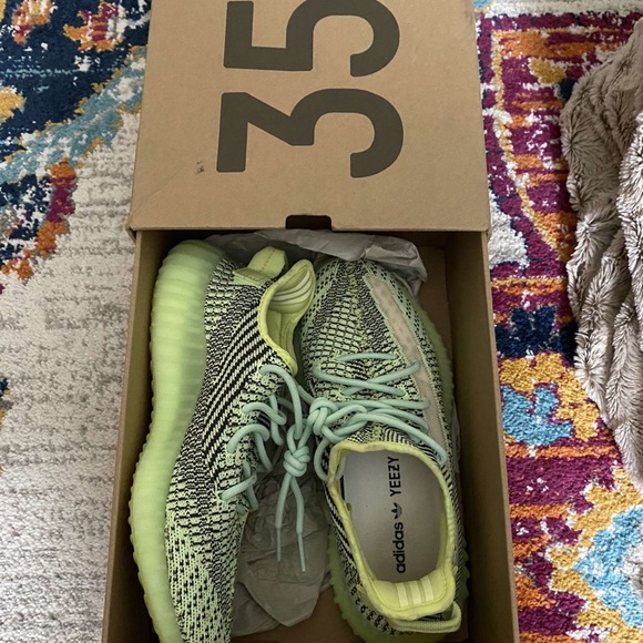 Yeezy Sneakers - Picture 5 of 8